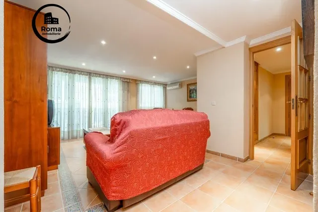 Piso en el centro de Granada, totalmente reformado con dos grandes dormitorios y un baño — 30