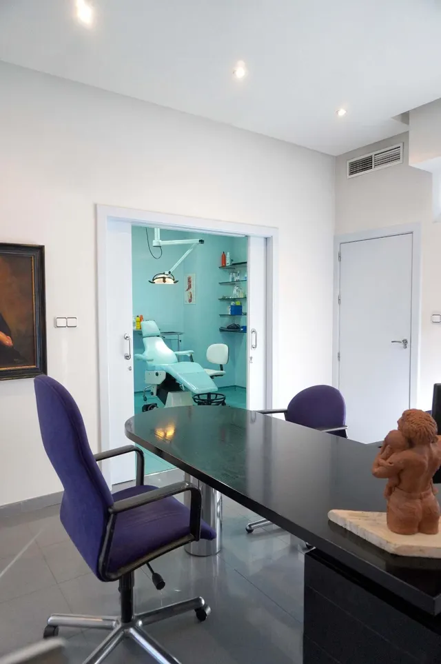 Local comercial 164m² en alquiler - Juan Carlos I — 21