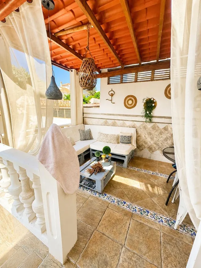 ESPECTACULAR DÚPLEX EN ESQUINA CON 225 m2, PISCINA, GARAJE Y - foto 2