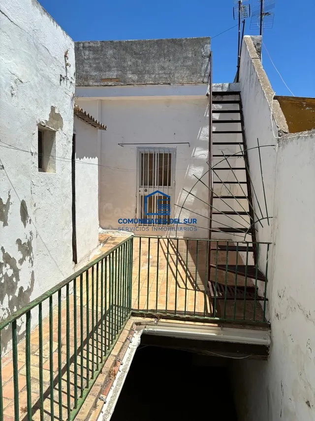 ¡Oportunidad de inversión! Casa a reformar en el centro hist - foto 2