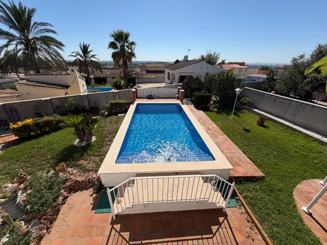 Espectacular Chalet en La Pobla de Vallbona - Ideal para Viv - foto 4
