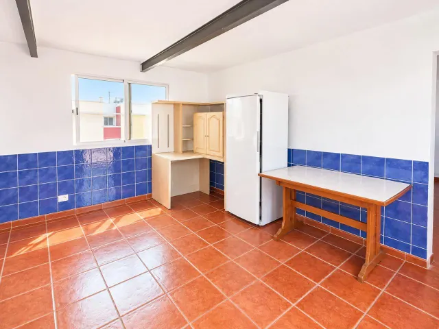 Vivienda de cuatro dormitorios con balcón en Arucas - Santidad — 45