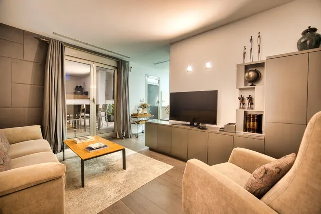 Ático con gran terraza y solárium privado en el corazón de Alicante — 19