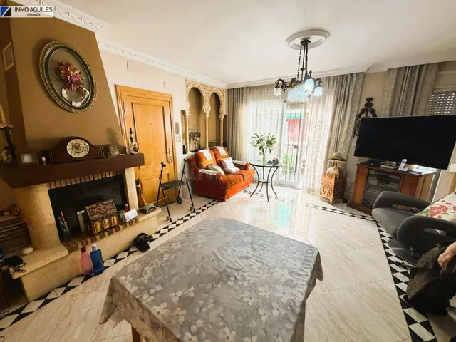 Amplia Casa en Zaidín, Granada - Oportunidad Única — 2