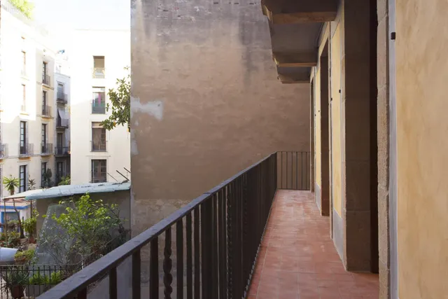Piso en venta calle Banys Nous — 27