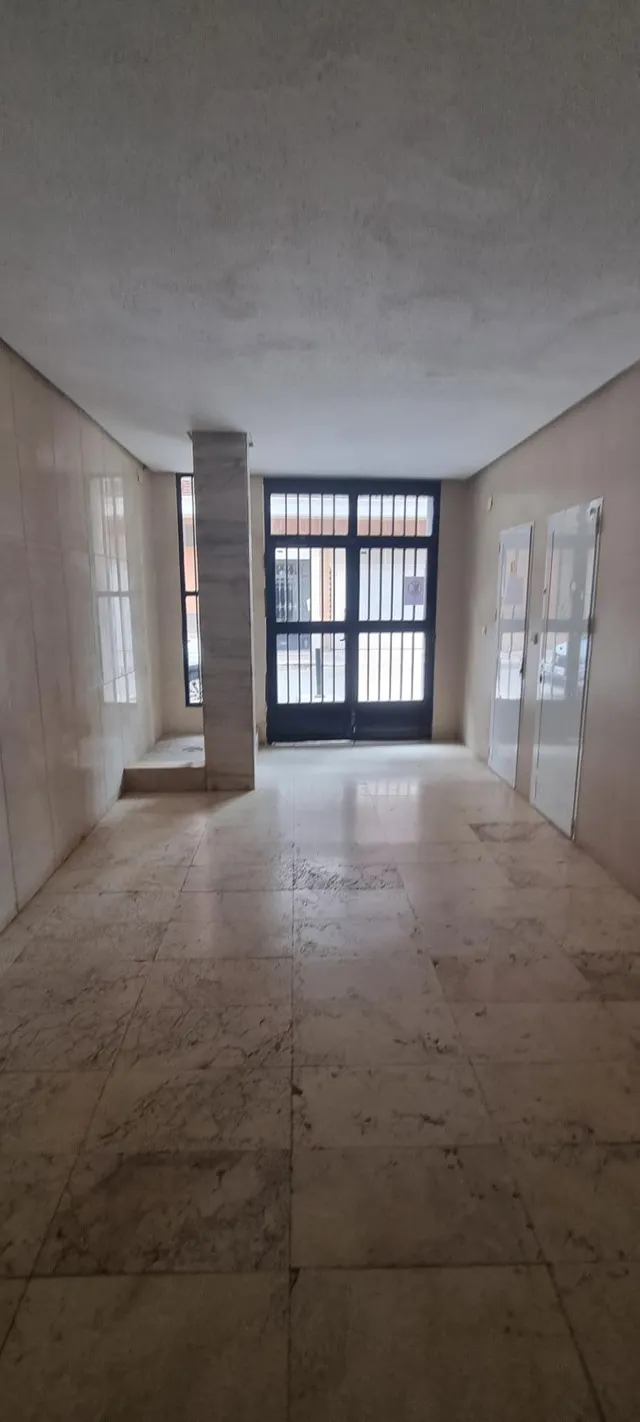 Amplísima casa con vistas despejadas a un parque desde su terraza — 17