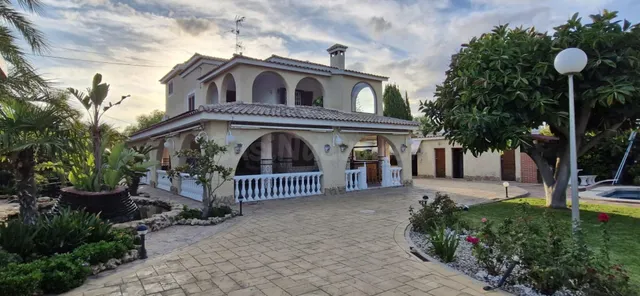 LUJOSA VILLA EN ALQUILER LARGA TEMPORADA! - foto 3