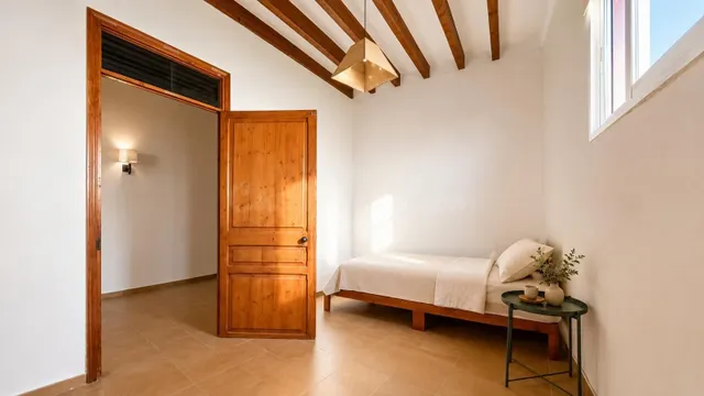 Auténtico ático con encanto histórico y terraza privada - foto 5