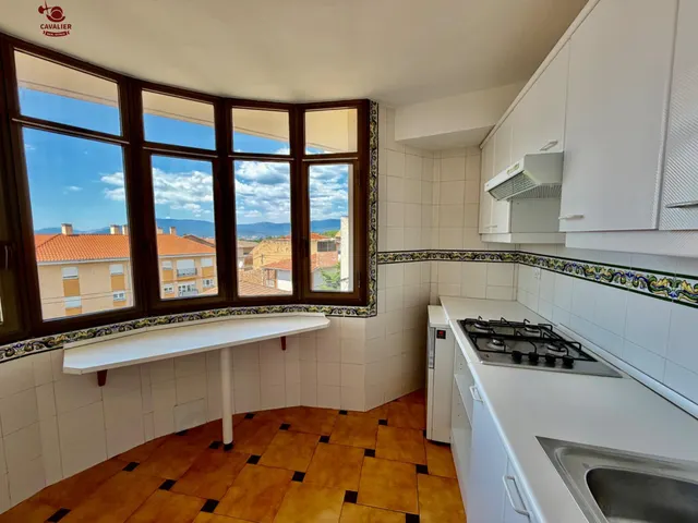 Piso exterior para entrar a vivir en 2ª planta de edificio sin ascensor. Con 115 m2 construidos, 3 dormitorios, 2 baños y terraza. — 9