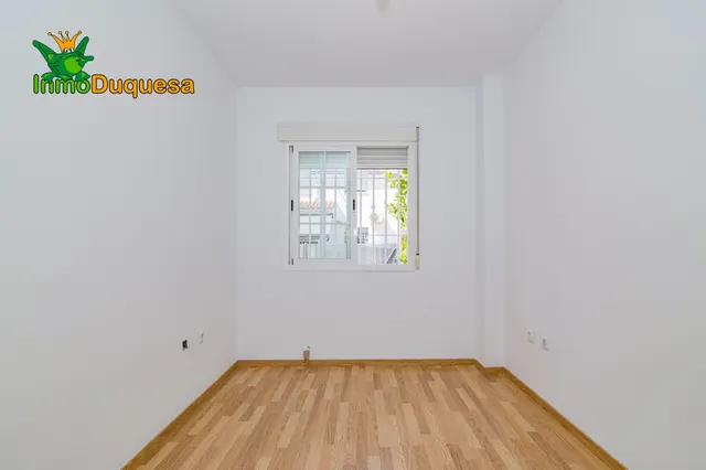Casa adosada CASI A ESTRENAR en Belicena. Con 4 dormitorios. — 21