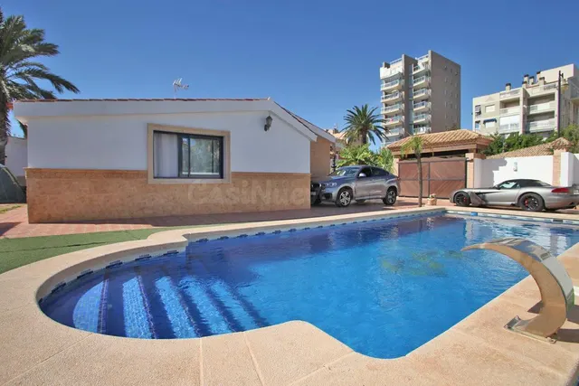 CHALET INDEPENDIENTE CON PISCINA EN LOS ÁNGELES — 3