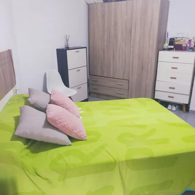 Piso de 3 dormitorios con cocina-comedor abierta y barra americana — 7