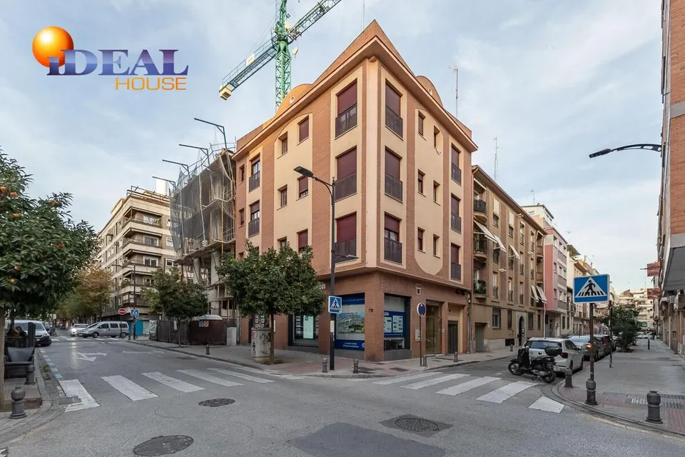 MAGNIFICA PLAZA DE GARAJE EN BARRIO FIGARES - JUNTO A CALLE ALHAMAR