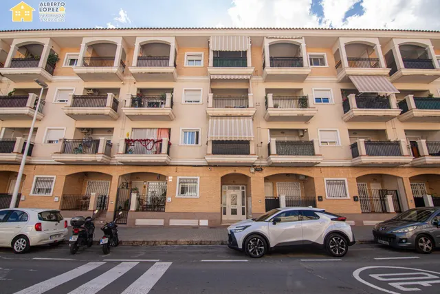 Vivienda con terraza , vistas despejadas, privacidad y orientación a medio día — 36