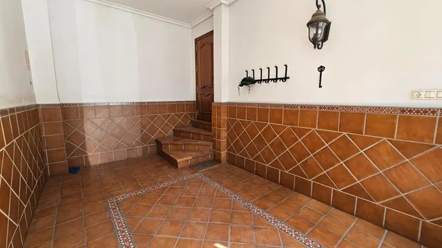 CAÑERO. Amplia Casa con cochera privada — 6