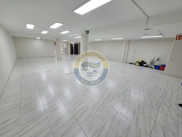 Bajo comercial de gran visibilidad — 22