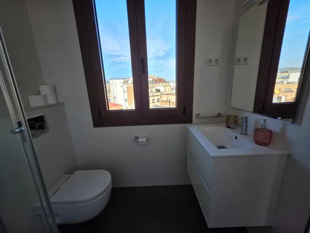 Ático con Solarium reformado en el corazón del Paral·lel (Barcelona) — 20