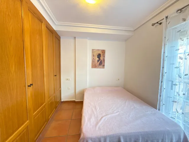 Bungalow con jardín privado, garaje y piscina comunitaria en Santa Pola — 20