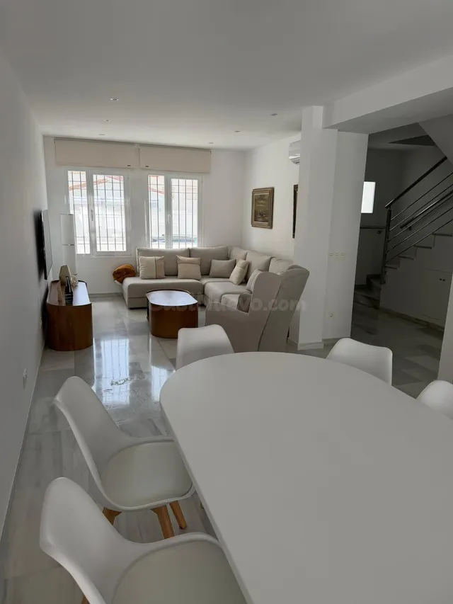 CHALET ADOSADO REFORMADO A DOS PASOS DE LA PLAYA