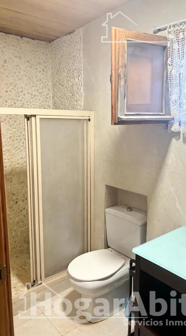 Chalet rústico con piscina, garaje y terraza — 20