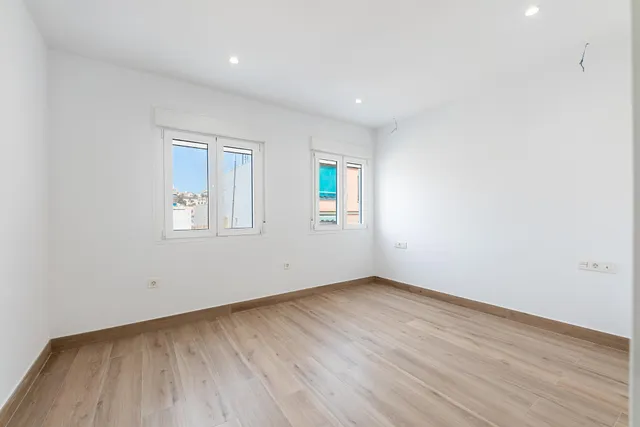 Amplio Apartamento con Licencia Turística en el Corazón de la Ciudad — 8