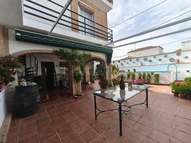 ESPECTACULAR CASA EN VENTA EN SAN ANTONIO (EL CARPIO) - foto 3