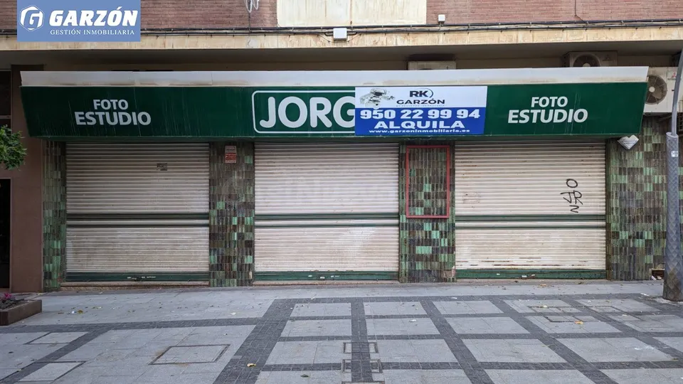 Gran local en Alquiler en Reyes Católicos