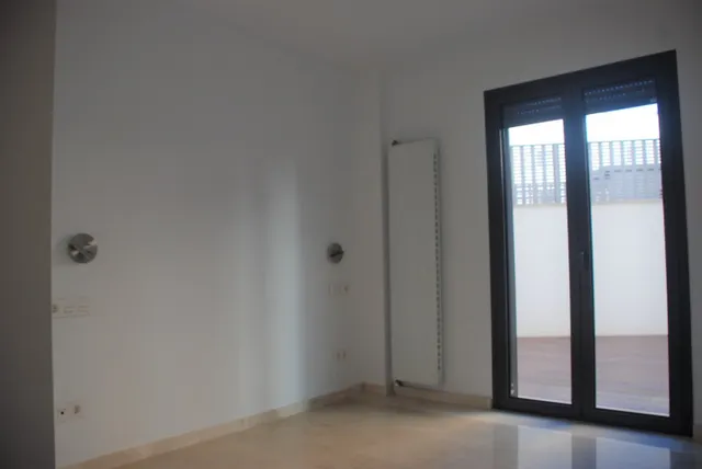 Piso a estrenar con terraza de 40 m2, parking y piscina en calle peatonal Nuredduna – Palma. — 23