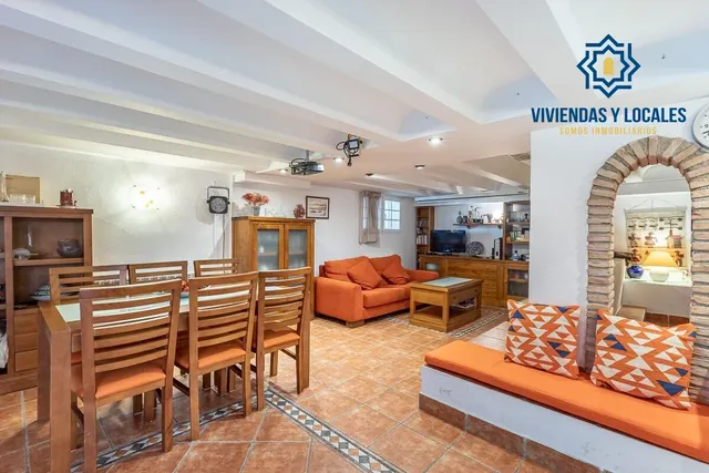 CASA PAREADA EN LA ZUBIA CON PISCINA, ZONA DE BARBACOA Y JARDÍN — 39