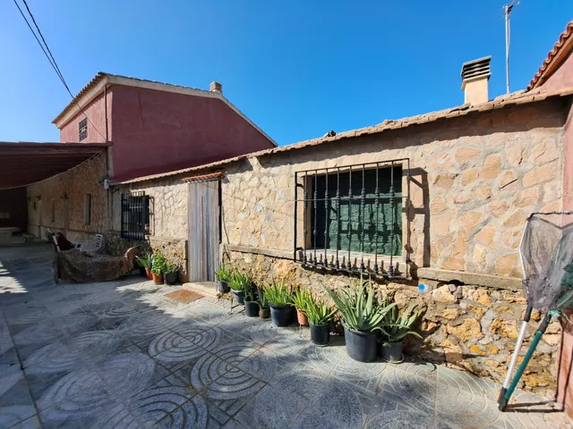 FINCA RURAL CON 4 VIVIENDAS Y NAVE — 13