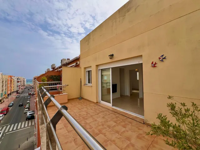 ATICO CON IMPRESIONANTE TERRAZA A TAN SOLO 10mts DE LA PLAYA DEL CURA — 25