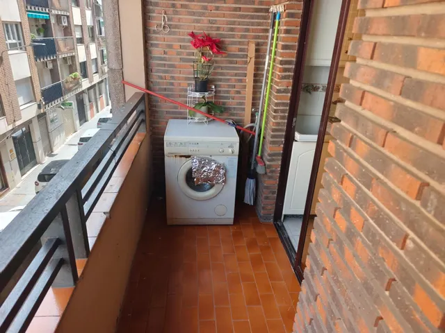 Piso exterior en buen edificio junto a Avda. Gran Capitán — 23