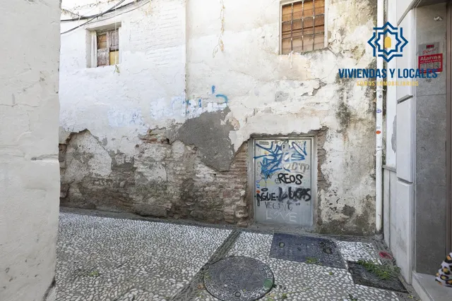 Edificio histórico junto a Plaza Larga, en el corazón del Albaicín (Granada) — 13