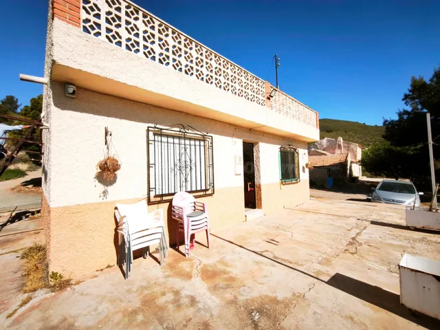 EXCLUSIVO, ESPECTACULAR FINCA CON BOSQUE Y CON DOS CASAS, EN
