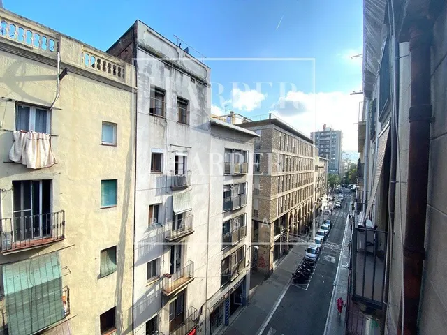 Para entra a vivir, un piso luminoso en  Barcelona ( Nou de Rambla ), — 35