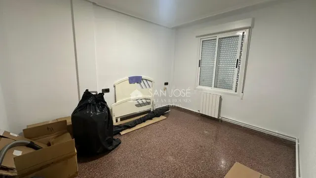 SE ALQUILA PISO SIN AMUEBLAR EN EL CENTRO DE ASPE - foto 4