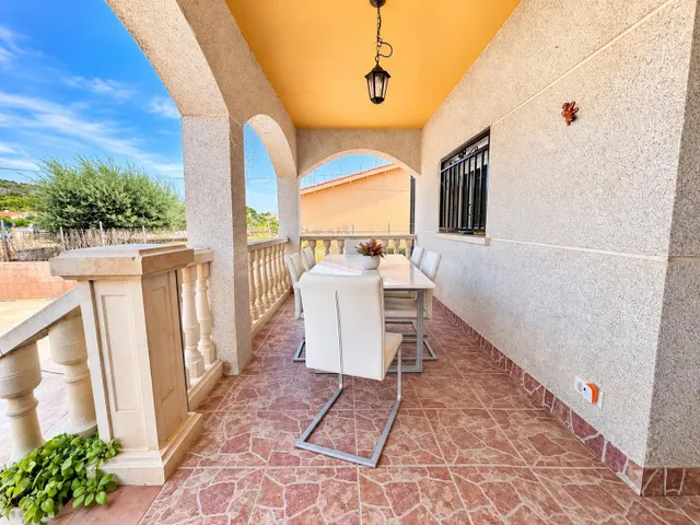 Casa independiente con piscina y 681 m2 de parcela en Mas Bo - foto 4