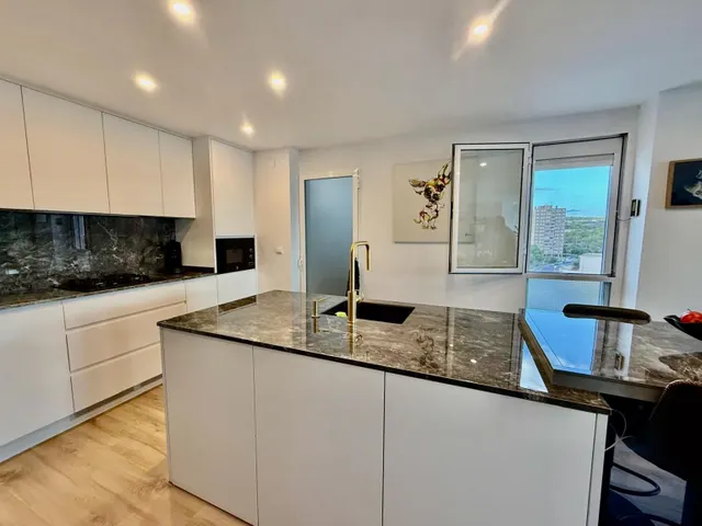 Apartamento reformado con vistas al mar, terraza y parking incluido en poniente, Benidorm — 14