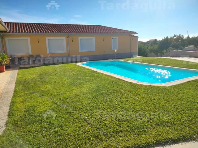 CHALET  INDEPENDIENTE EN URBANIZACION DE VILLAMAYOR — 32