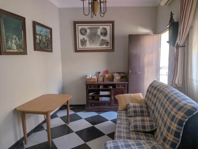 Amplia Casa en Venta en Marchena — 14