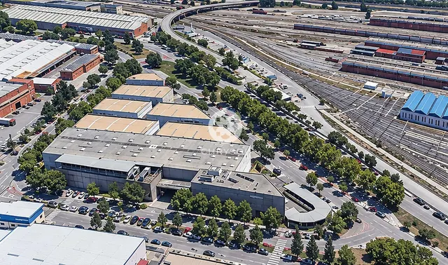 Exclusiva nave industrial tipo c con edificio corporativo junto a zona franca y fira de Barcelona. — 42