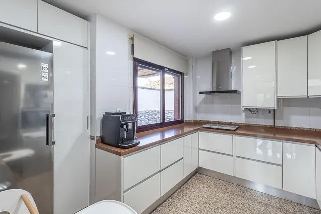 Amplia casa de 182 m2 con patio, gran sótano y a menos de 5 minutos del metro — 6