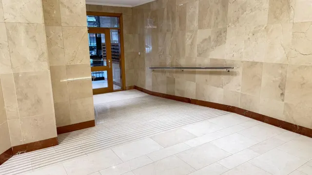 Piso en alquiler de tres dormitorios y dos baños completos. — 14