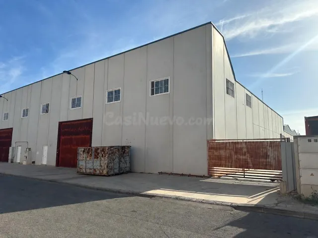 Nave industrial Con altillo , Oficina y aseo en Las Torres d