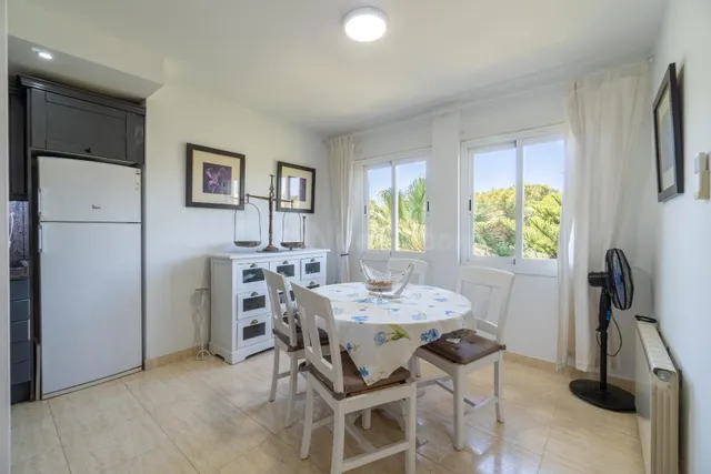 Luminoso apartamento con piscina, tenis y garaje a pocos min - foto 5