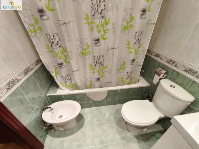 ¡TU OPORTUNIDAD EN SALBURUA! 85m2-3 habitaciones, SUR, garaje y trastero incl. - Urbanización zonas verdes  + Trastero 16m2 — 25