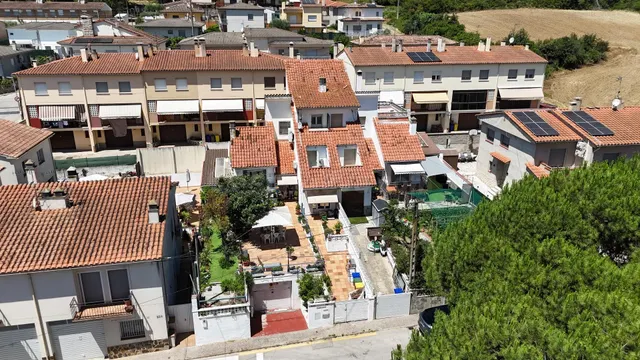 CASA DE 5 habitaciones CON GARAJE PARA 2 COCHES, TERRAZA Y A - foto 3