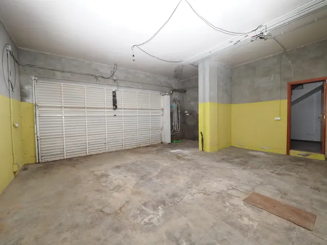 SE VENDA CASA UNIFAMILIAR EN CUBELLES, ZONA MAS TRADER — 28
