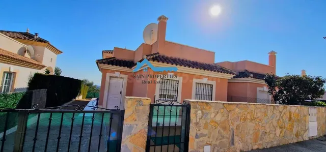 Se vende luminosa y acogedora vivienda en la urbanización Ba - foto 2