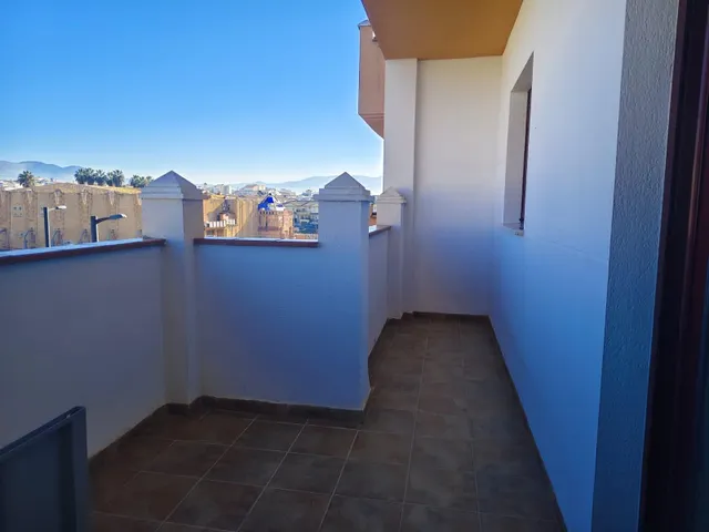 PISO CON GARAJE Y PISCINA COMUNITARIA EN ATARFE!! — 6